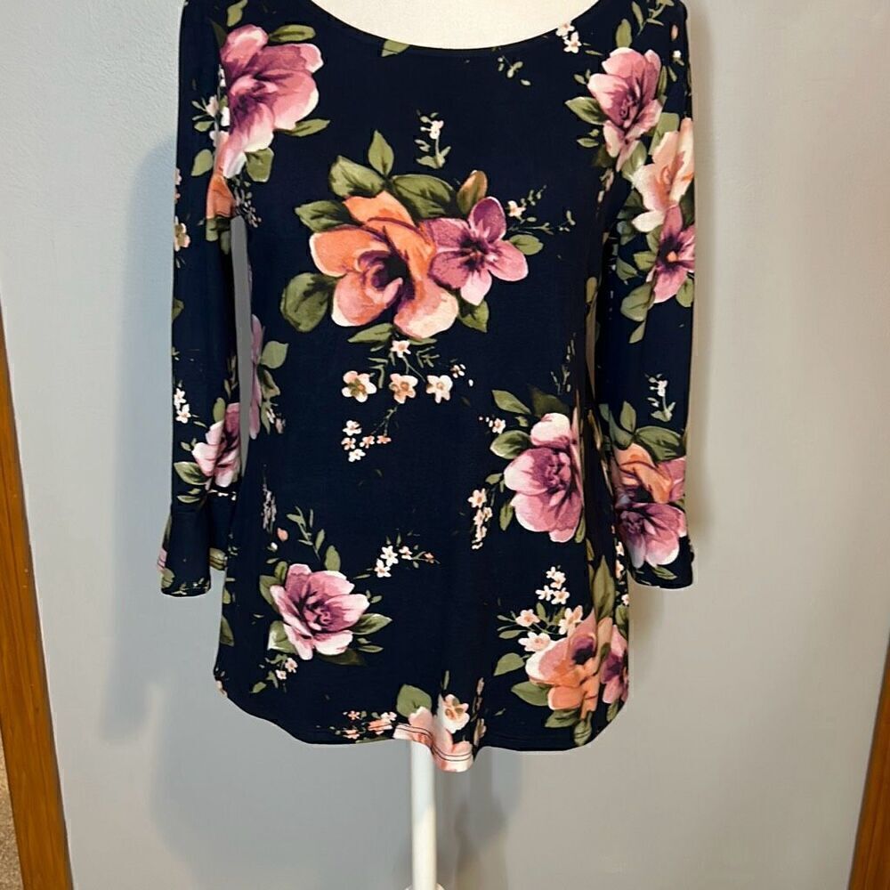 🆕 Nine Britton Stitchfix floral jersey knit top size S BIN E